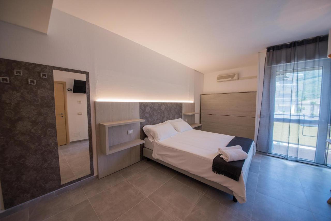 Residence Cristine Riva del Garda Ngoại thất bức ảnh