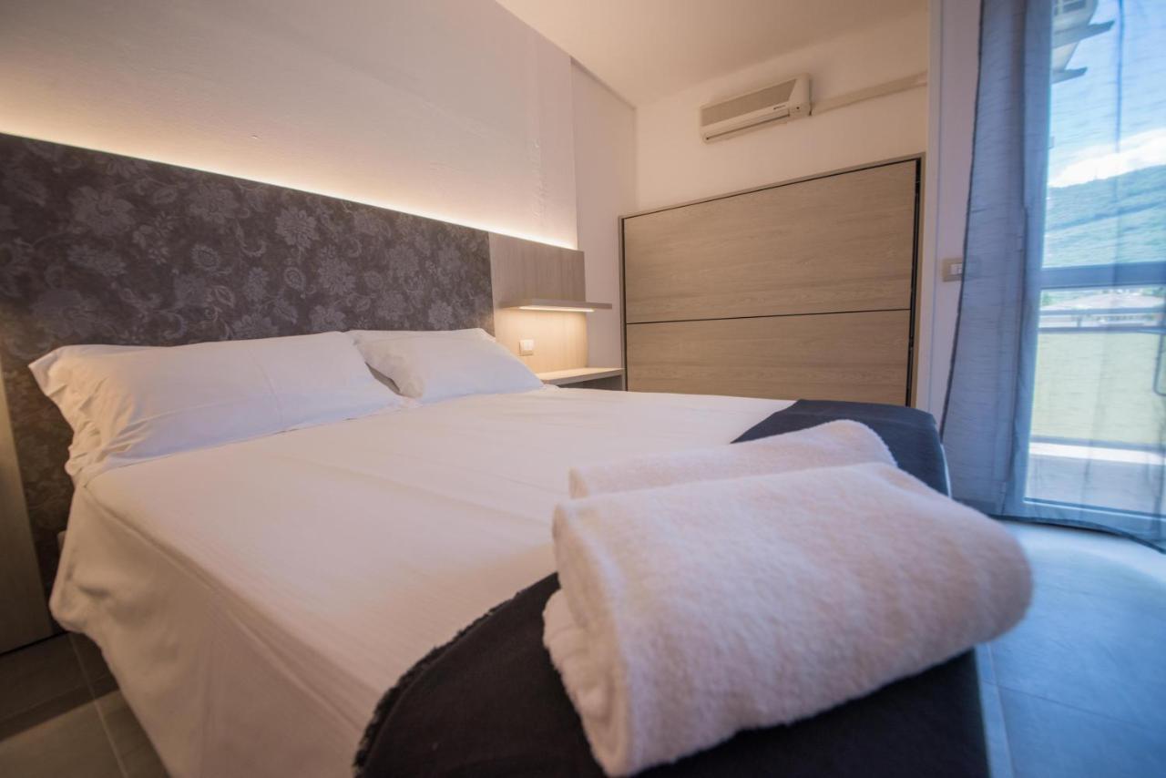Residence Cristine Riva del Garda Ngoại thất bức ảnh